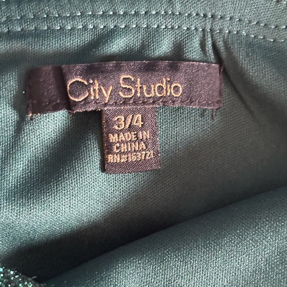 City Studio Semi Floral Dress. Size 3/4 Green Sparkle - Picture 5 of 7
